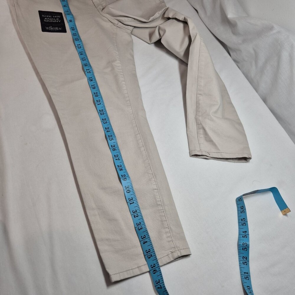 REVOLI Jeans Size 14W Tan Mid Rise Medium Wash Lift Shape Crop Beige (61) - Picture 9 of 11